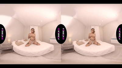 PORNBCN VR MILF spaniolă matură se masturbează și îți suge scula în POV în timp ce fumează și se masturbează în picioare.