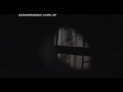 ❤️ Blondina este filmată în secret de un voyeur din cartier ascuns în spatele unor cărămizi goale ❤️  at ro.amourpassionfever.ru ️❤